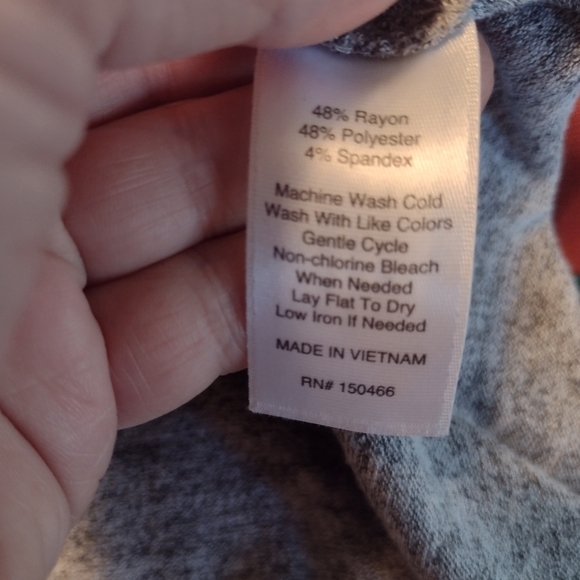 Market & Spruce top vneck size medium - Picture 6 of 6